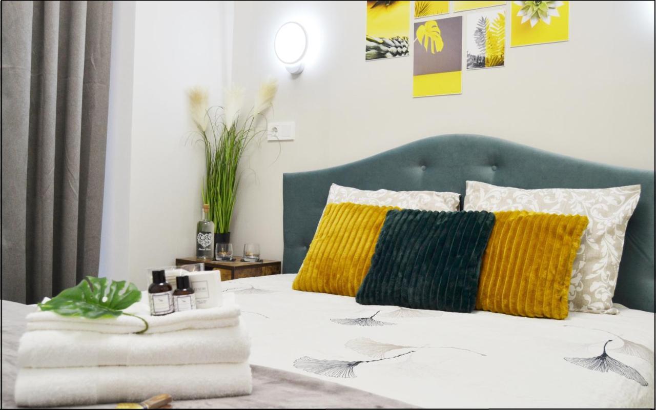 Apartment Sunshine - New & Quiet 1br Apt, Business Area, Close To Airport, Highway A3, Subway Bucharest