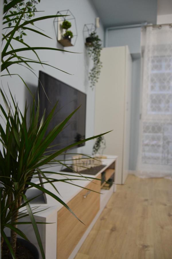 Sunshine - New & Quiet 1br Apt, Business Area, Close To Airport, Highway A3, Subway Bucharest