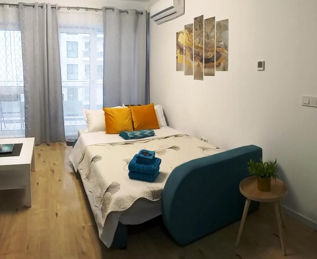 Sunshine - New & Quiet 1br Apt, Business Area, Close To Airport, Highway A3, Subway Bucharest