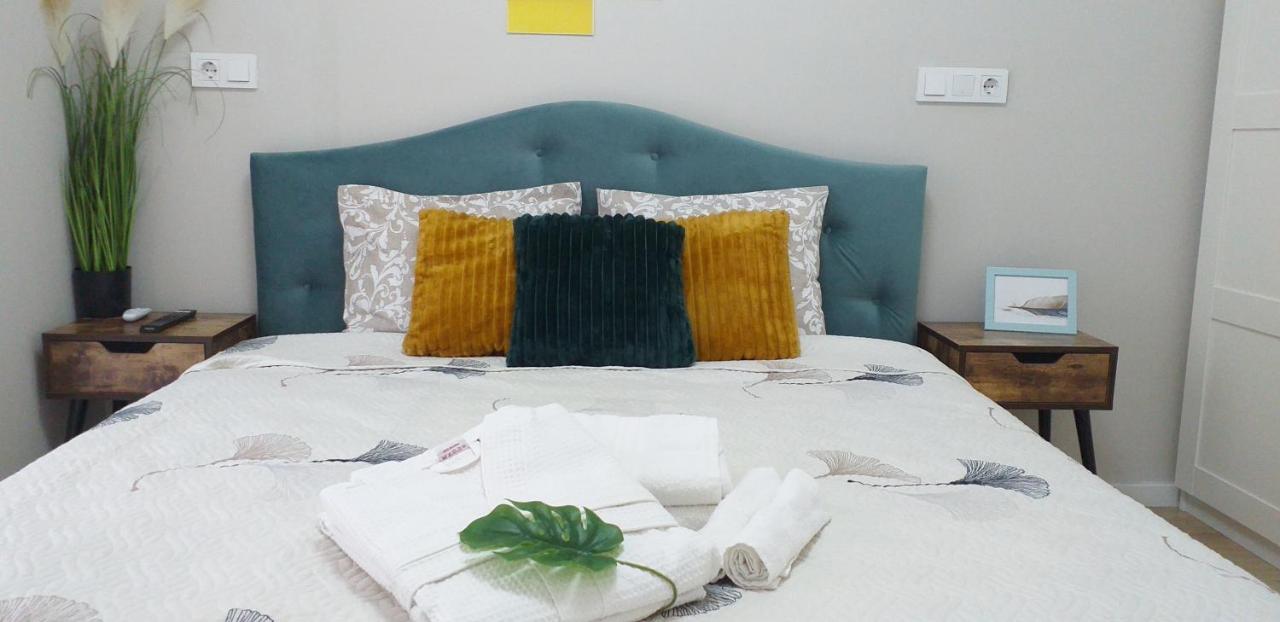 Sunshine - New & Quiet 1br Apt, Business Area, Close To Airport, Highway A3, Subway Apartment Bucharest