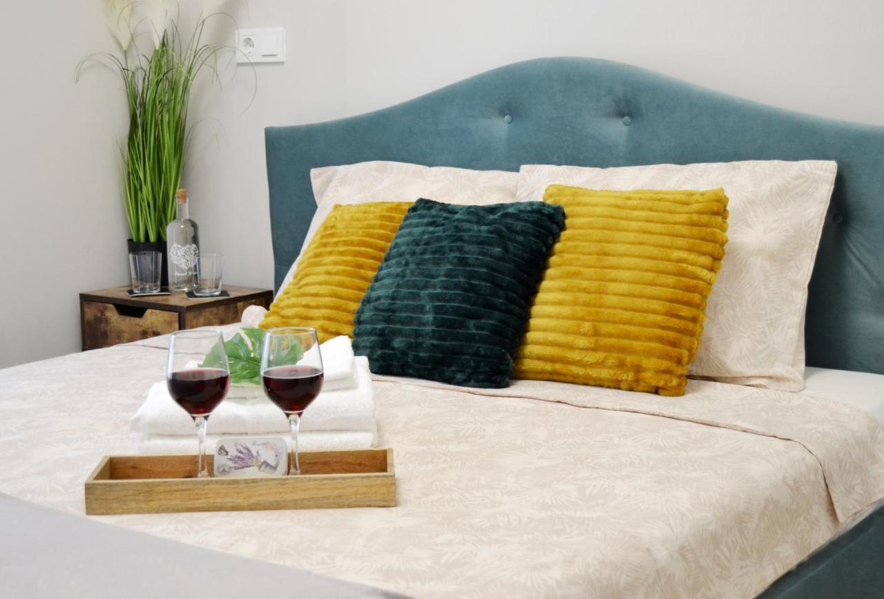 Sunshine - New & Quiet 1br Apt, Business Area, Close To Airport, Highway A3, Subway Appartement *